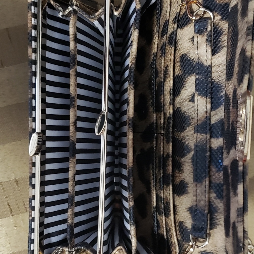 Handbag - Picture 2 of 3